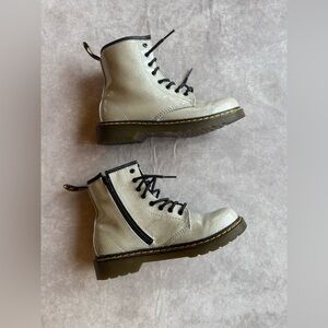 JUNIOR 1460 GLITTER LACE UP BOOTS Dr.